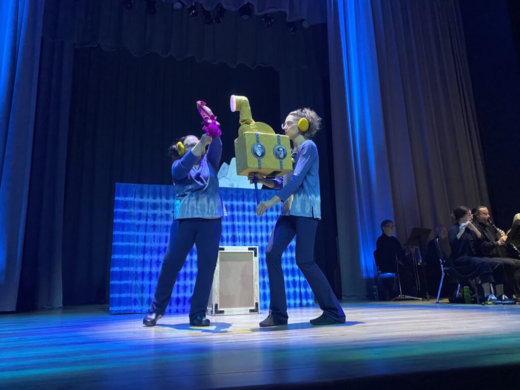 Théâtre de marionnettes aux pieds nus