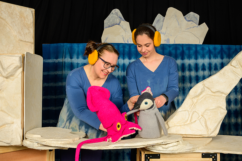 Théâtre de marionnettes aux pieds nus